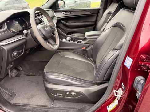 Used 2024 Jeep Grand Cherokee Altitude image 11