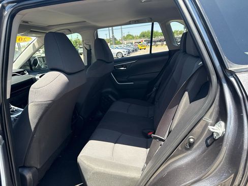 Used 2019 Toyota RAV4 XLE w/ Convenience Package FWD image 16