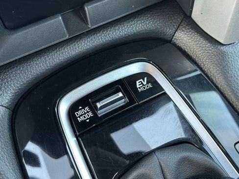 Used 2024 Toyota Corolla Cross AWD Hybrid image 22