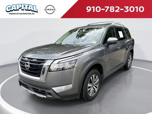 Used 2024 Nissan Pathfinder SL FWD image 1