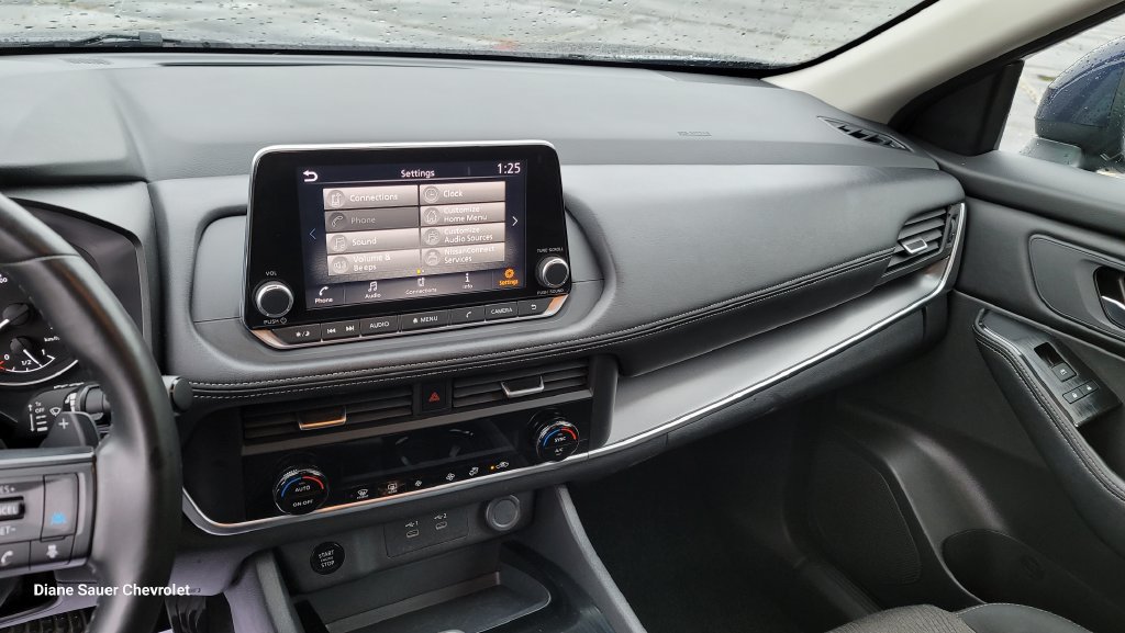 Used 2025 Nissan Rogue SV AWD/4WD image 21
