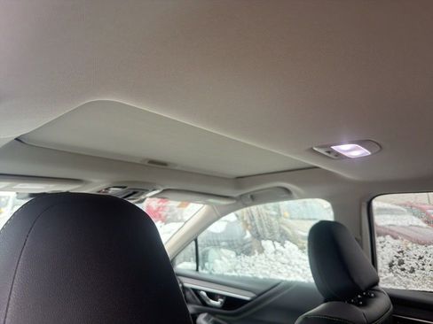 Used 2025 Subaru Outback Onyx Edition image 13