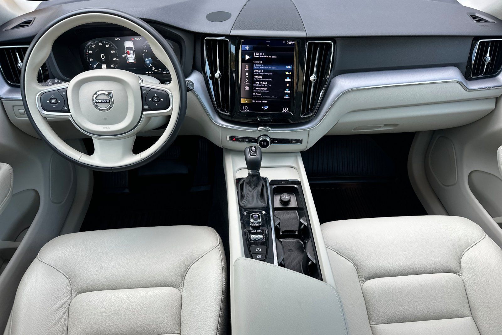 Used 2021 Volvo XC60 T5 Momentum w/ Premium Package FWD image 15