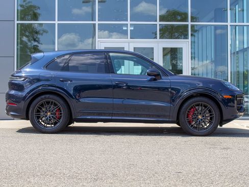 Used 2026 Porsche Cayenne GTS AWD/4WD image 4