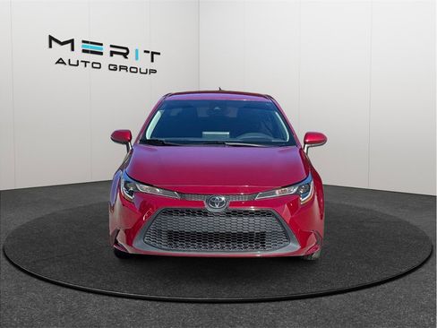 Used 2022 Toyota Corolla LE image 3