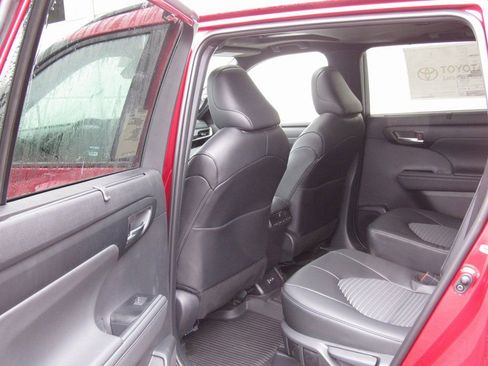 New 2026 Toyota Highlander XSE AWD/4WD image 14