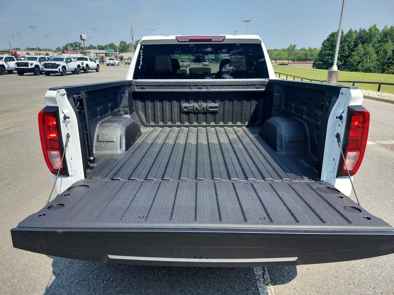 New 2026 GMC Sierra 1500 SLE AWD/4WD image 9