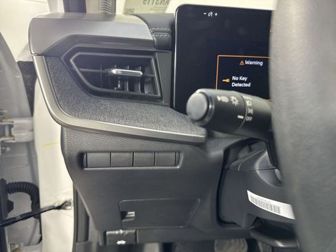 New 2025 Nissan Kicks SV image 15