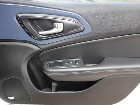 Used 2015 Chrysler 200 S w/ Navigation & Sound Group I image 22