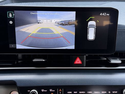 Used 2025 Kia Carnival EX FWD image 27