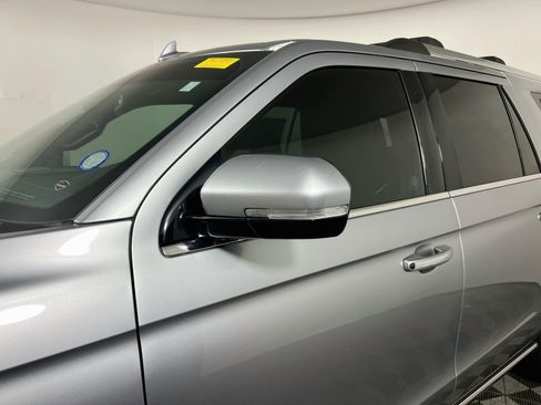 Used 2021 Ford Expedition Max Limited AWD/4WD image 12