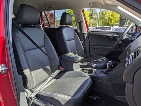 Certified 2023 Volkswagen Tiguan SE image 32