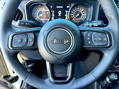 Used 2025 Jeep Wrangler Unlimited Rubicon w/ Convenience Group image 14