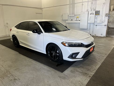 Used 2024 Honda Civic Sport image 3