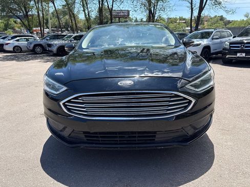 Used 2018 Ford Fusion SE w/ Fusion SE Technology Package FWD image 2