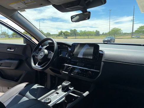 Used 2025 Nissan Pathfinder SL w/ Lighting Package (N92) AWD/4WD image 23