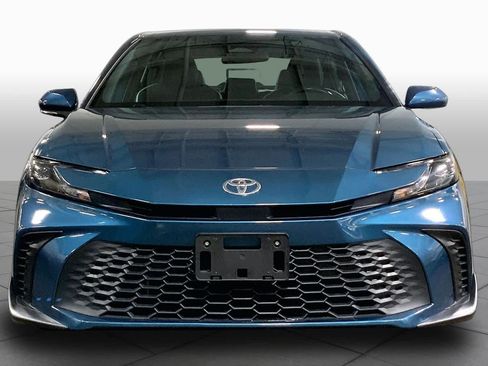 Used 2025 Toyota Camry SE FWD image 4