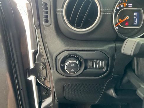 Used 2021 Jeep Gladiator Overland w/ Popular Equipment Package AWD/4WD image 7