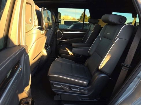 Certified 2025 Cadillac Escalade Premium Luxury image 8