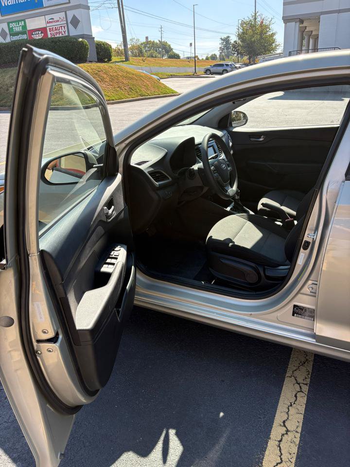 Used 2019 Hyundai Accent SE w/ Cargo Package FWD image 9