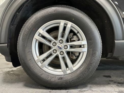 Used 2023 Ford Explorer XLT image 5