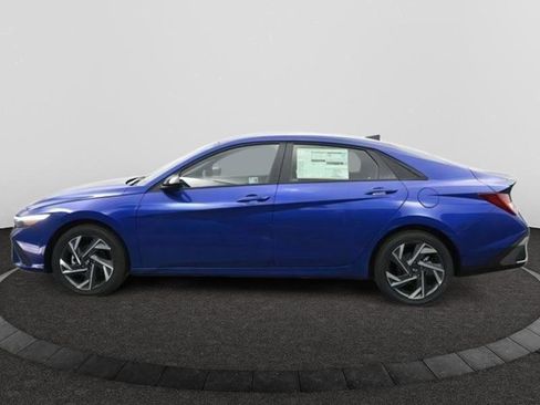 Used 2025 Hyundai Elantra SEL image 4