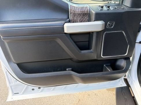 Used 2019 Ford F250 Lariat w/ Lariat Ultimate Package AWD/4WD image 12