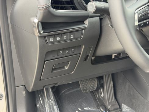 New 2026 MAZDA MAZDA3 Hatchback w/Premium Plus Pkg image 12