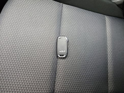 Used 2025 Kia Soul LX w/ LX Technology Package image 32