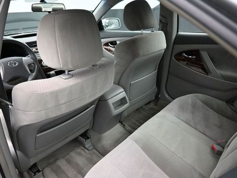 Used 2010 Toyota Camry LE FWD image 7