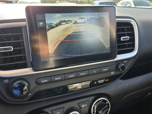 Certified 2025 Hyundai Venue SE image 23
