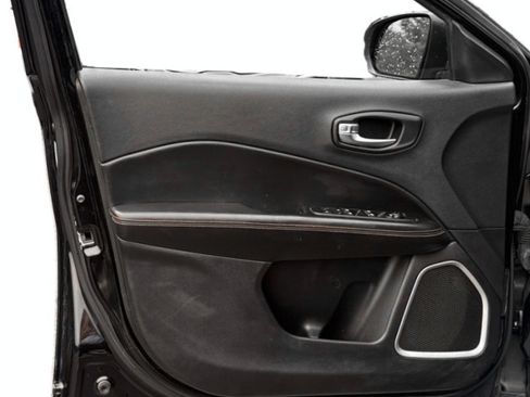 Used 2019 Jeep Compass Latitude AWD/4WD image 14