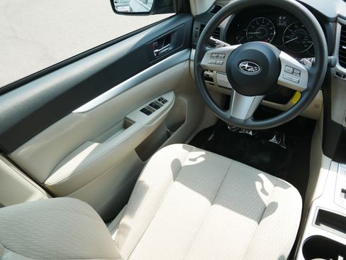 Used 2011 Subaru Outback 2.5i AWD/4WD image 9