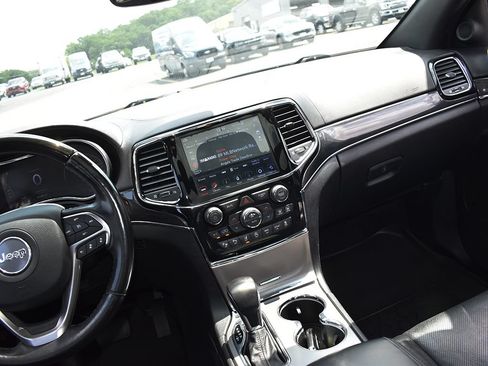 Used 2020 Jeep Grand Cherokee Overland AWD/4WD image 18