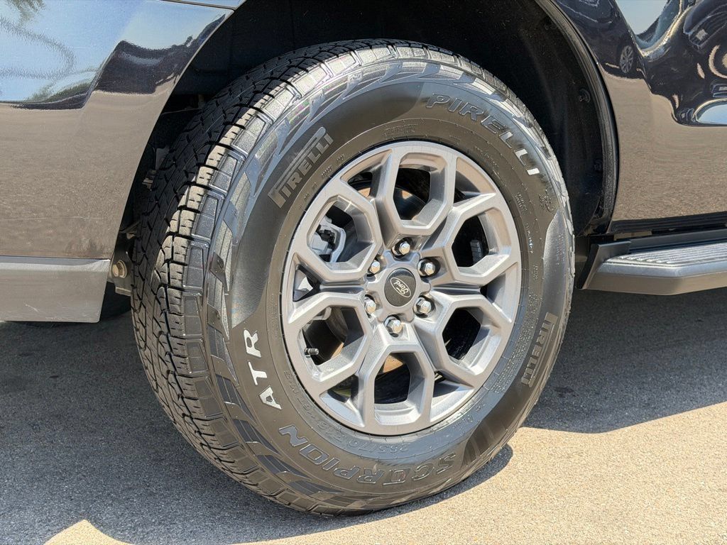 Used 2025 Ford Expedition Active AWD/4WD image 25