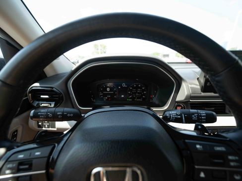 Used 2025 Honda Pilot Elite image 15