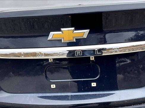 Used 2017 Chevrolet Impala LT w/ Convenience Package image 8
