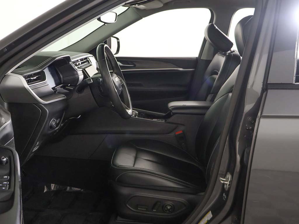 Used 2023 Jeep Grand Cherokee L Limited AWD/4WD image 27