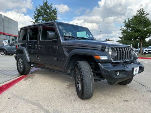 Used 2025 Jeep Wrangler Unlimited Sport AWD/4WD image 4