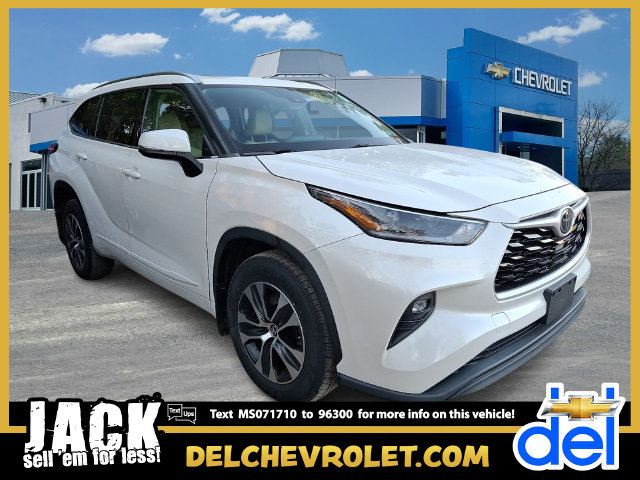 Used 2021 Toyota Highlander XLE AWD/4WD image 1