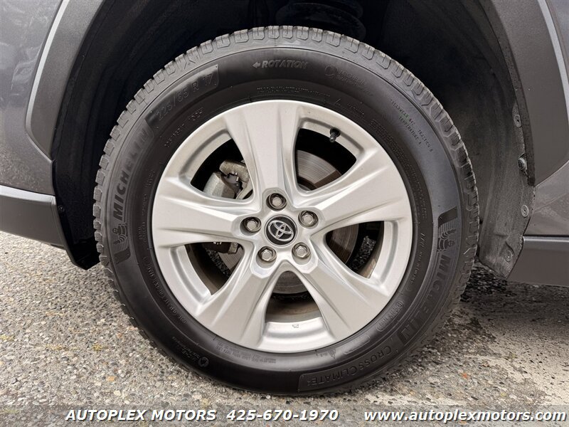 Used 2020 Toyota RAV4 XLE w/ Convenience Package AWD/4WD image 26