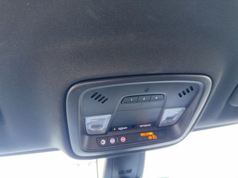 Used 2023 Chevrolet Traverse LT image 45