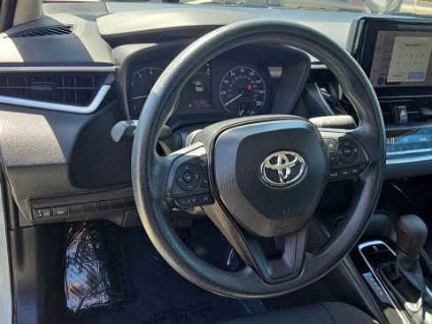 Used 2025 Toyota Corolla LE image 11
