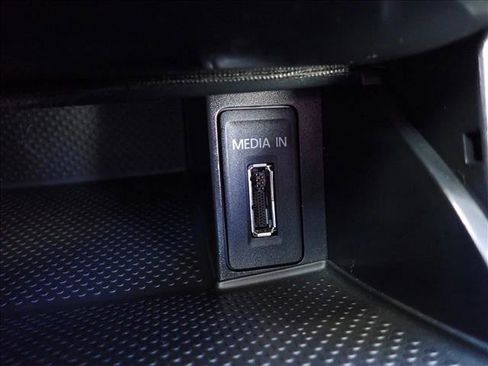 Used 2015 Volkswagen e-Golf Limited Edition image 18