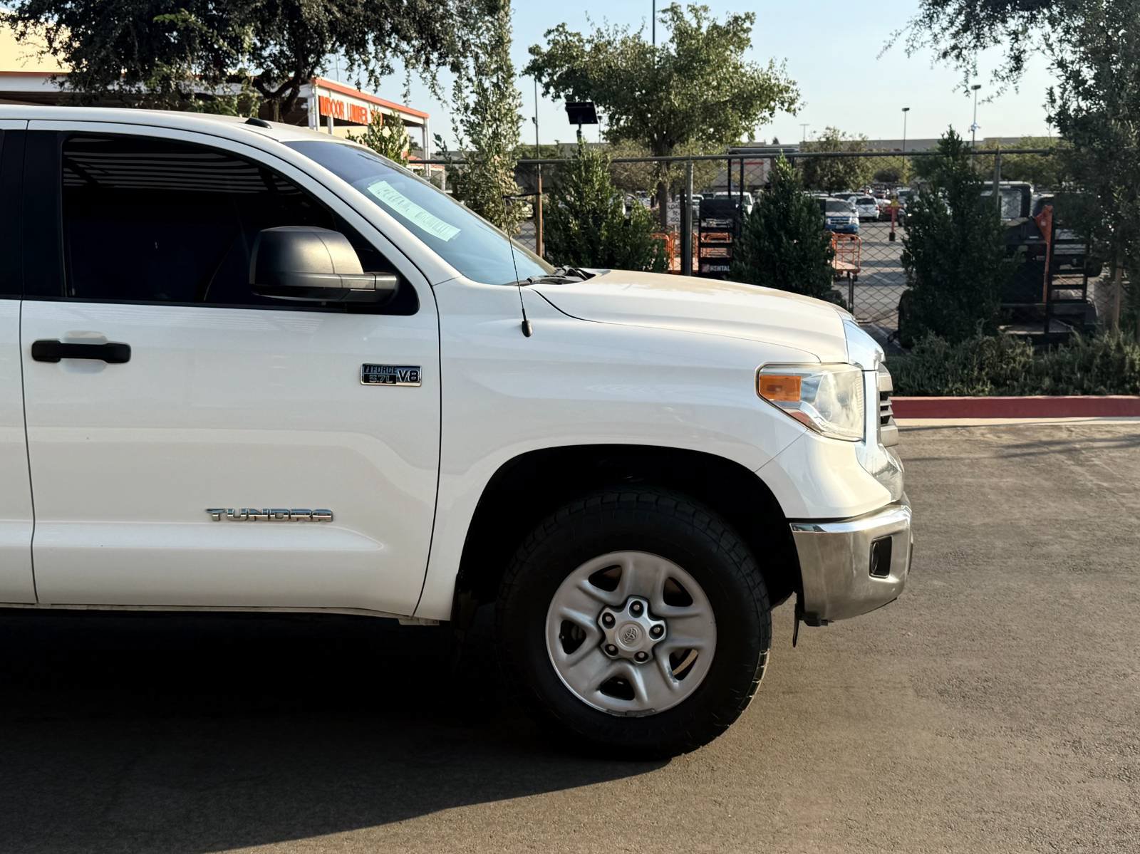 Used 2015 Toyota Tundra SR5 AWD/4WD image 4