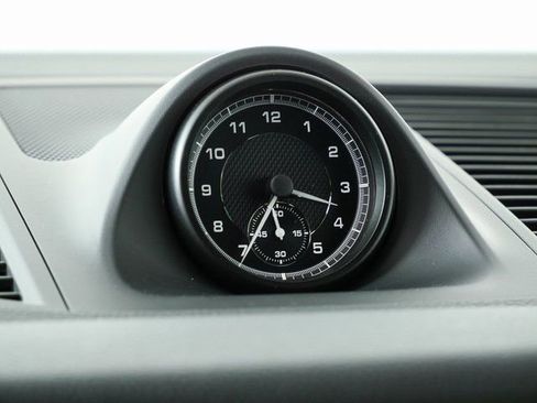 New 2026 Porsche Macan image 18