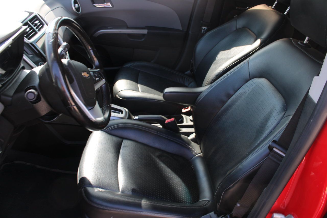 Used 2018 Chevrolet Sonic Premier FWD image 9