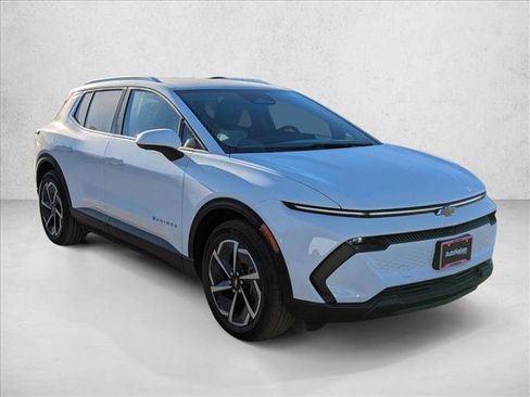 New 2026 Chevrolet Equinox EV LT image 3