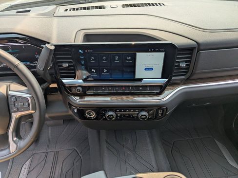 Used 2024 Chevrolet Silverado 1500 LT AWD/4WD image 17