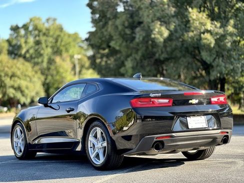 Used 2018 Chevrolet Camaro LT image 9
